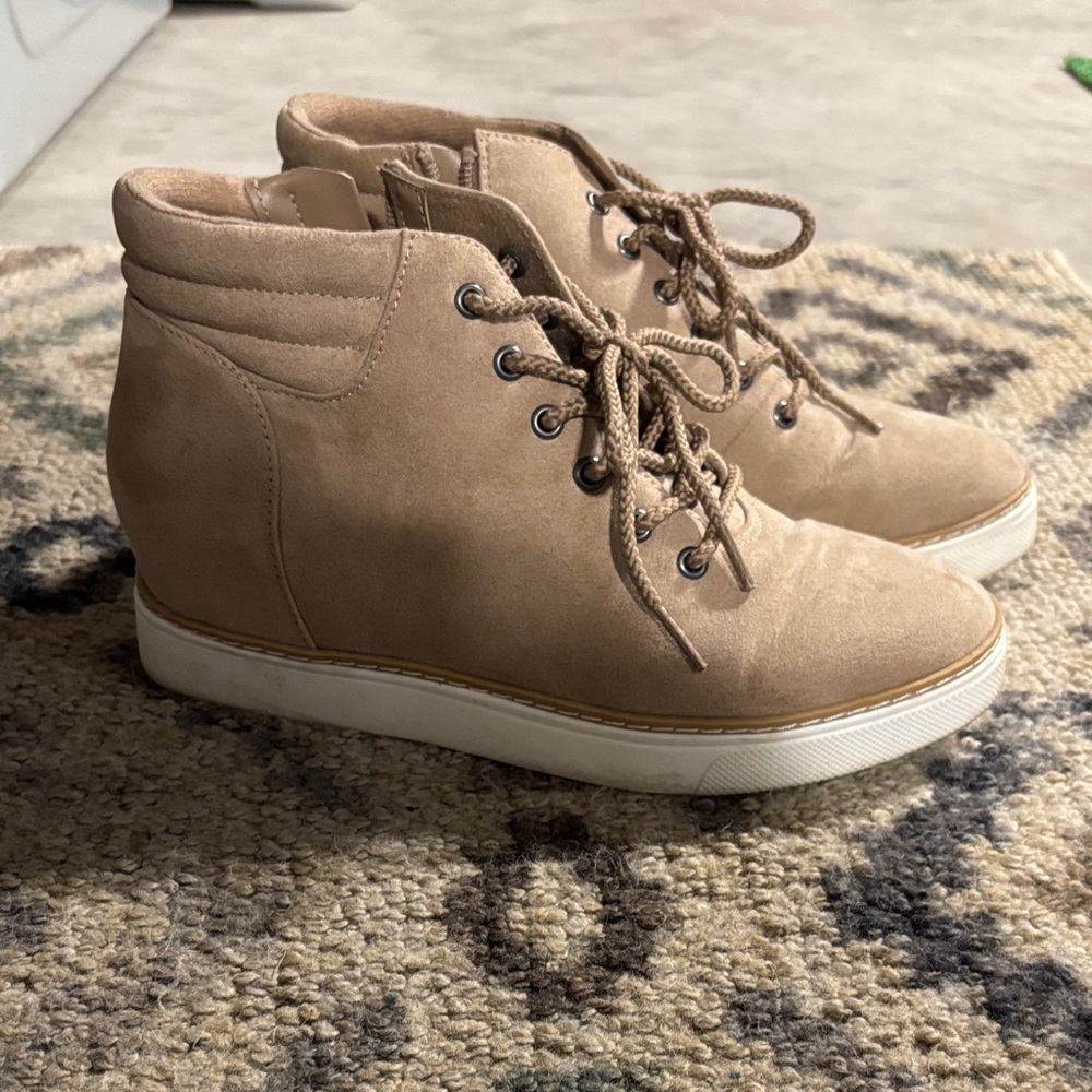 Women's Tan Wedges